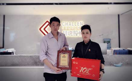 西藏的肖老板把冒菜和燒烤結(jié)合來做