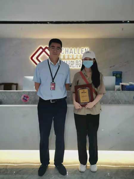 恭喜湖北襄陽的馮女士簽約加盟帽牌貨冒菜