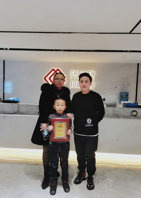 恭喜羅姐簽約加盟帽牌貨冒菜