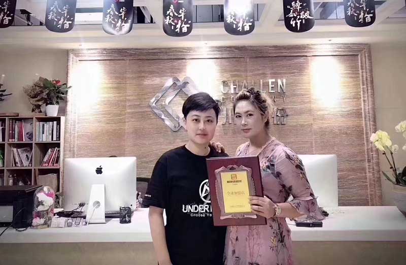 有魄力地魯女士簽約帽牌貨冒菜