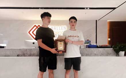 鄧先生打算在重慶跟朋友合伙開店