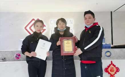 貴州習水的陳哥夫妻簽約加盟帽牌貨