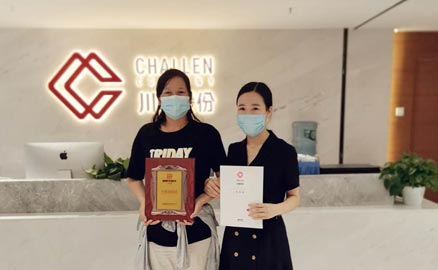 江蘇的陳女士簽約加盟帽牌貨冒菜