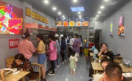 選擇冒菜加盟店時(shí)需要考慮哪些方面?