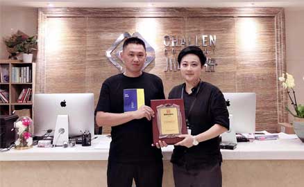 恭喜張先生簽約帽牌貨冒菜加盟店