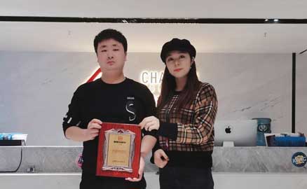 四川廣安的張先生簽約加盟帽牌貨冒菜