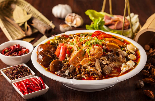 成都干拌冒菜：口感麻辣，回味無窮