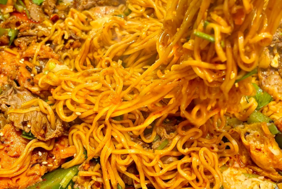 冒菜加盟好還是先學(xué)技術(shù)后自己開店好呢？