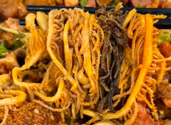 麻辣燙和冒菜有什么不同？快來看看這兩個的區(qū)別