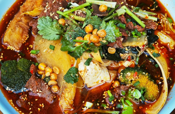 來成都吃冒菜必打卡！這家店憑啥火這么多年