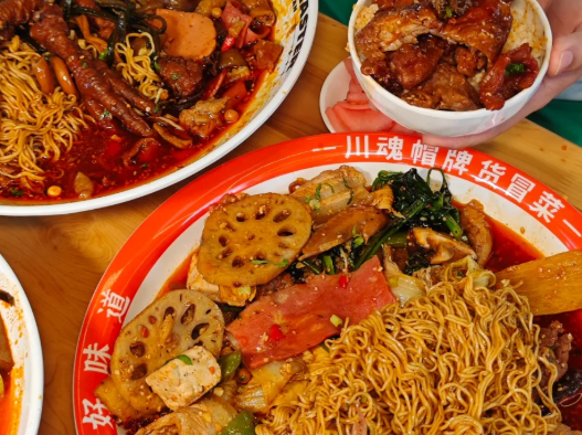 冒菜店沒(méi)人氣？帽牌貨教你幾招，顧客坐滿店